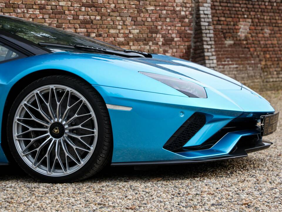 Image 33/50 of Lamborghini Aventador S (2018)