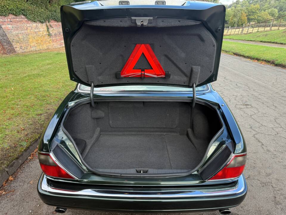 Image 30/31 of Jaguar XJ 6 4.0 Sovereign (1996)