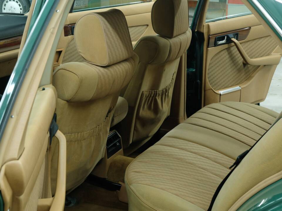 Bild 43/50 von Mercedes-Benz 260 SE (1990)