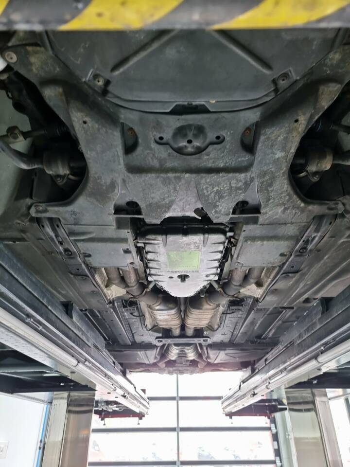 Image 22/58 of BMW 750i (1997)