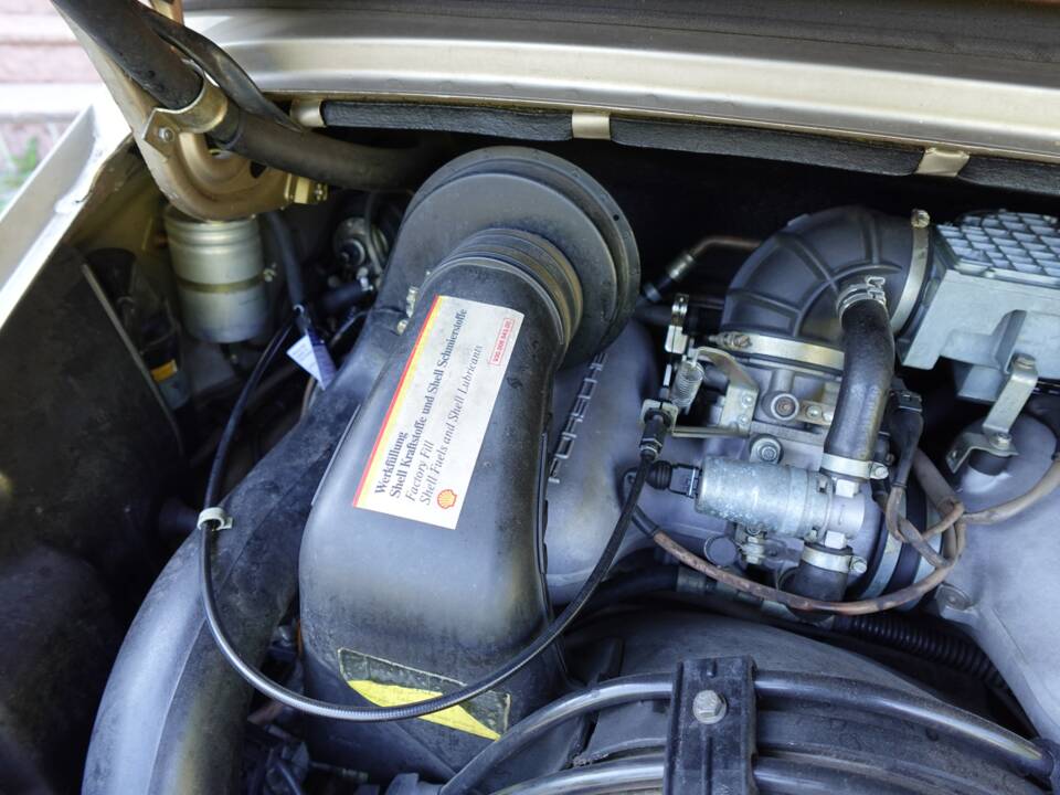 Image 32/40 of Porsche 911 Carrera 3.2 (1986)