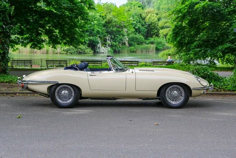 Image 4/50 de Jaguar E-Type (1969)