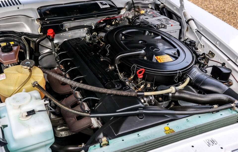 Image 30/35 of Mercedes-Benz 300 SL (1989)