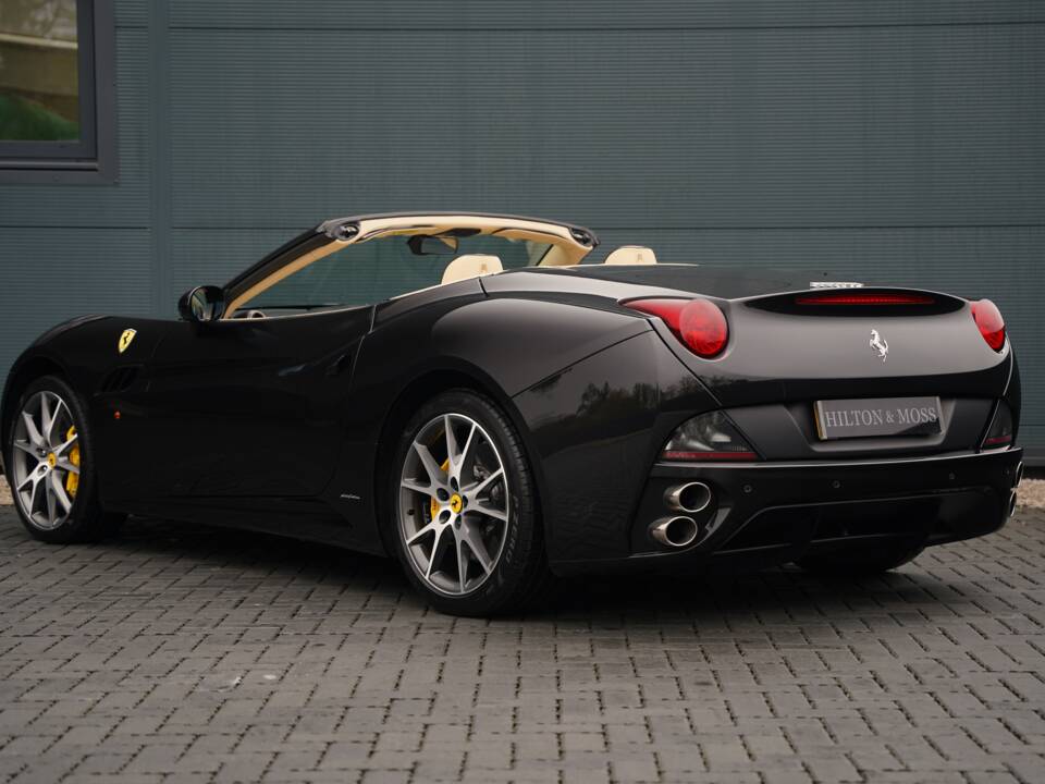 Imagen 2/50 de Ferrari California (2011)