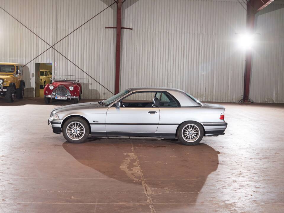 Immagine 12/27 di BMW 328i (1995)