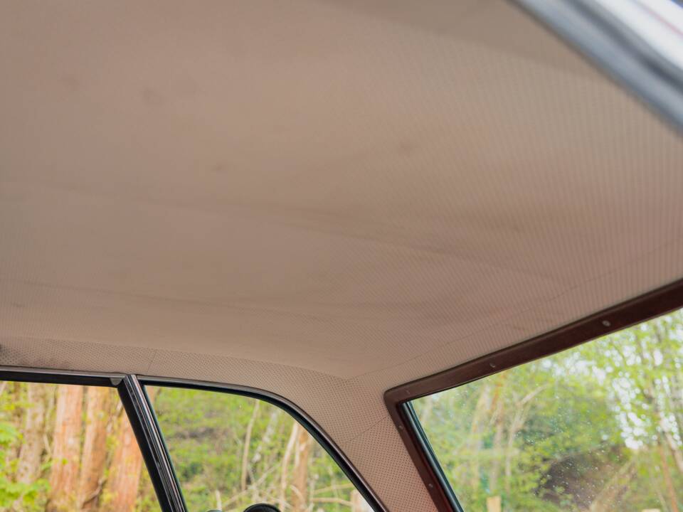 Image 14/50 of Mercedes-Benz 280 SL (1971)
