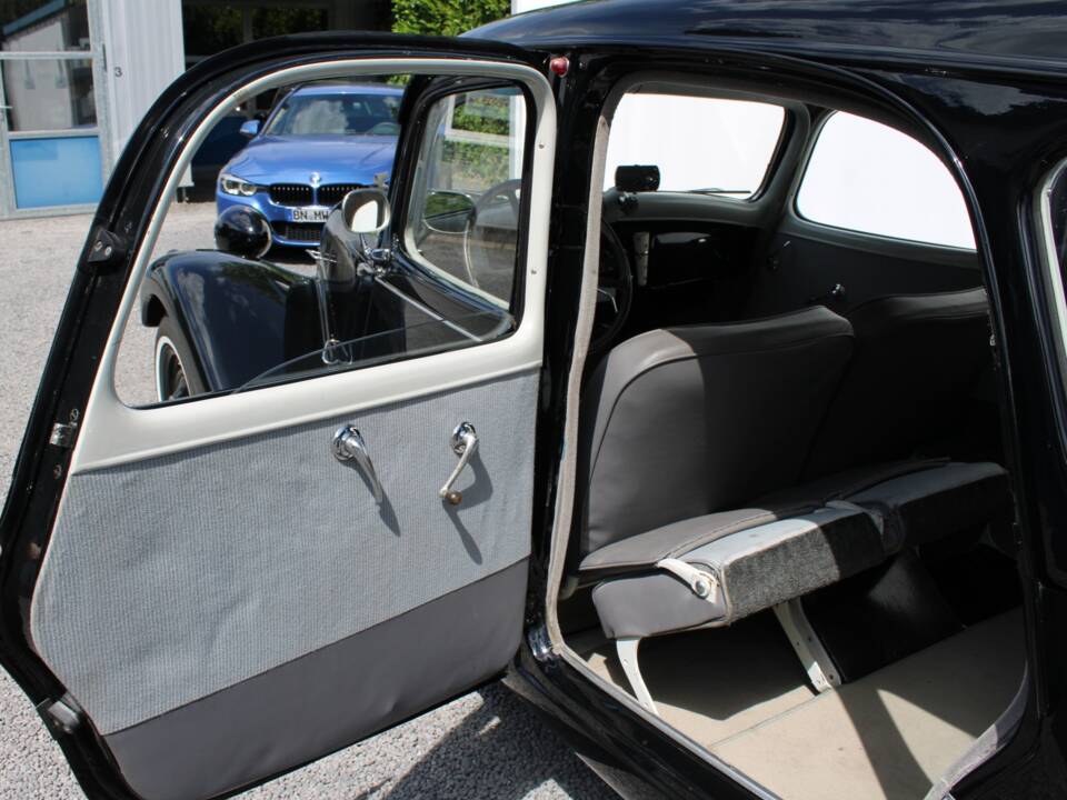 Image 35/50 of Citroën Traction Avant 11 Familiale (1955)