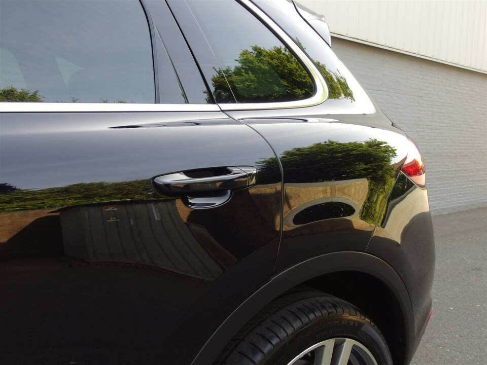 Bild 31/98 von Porsche Cayenne Turbo (2010)