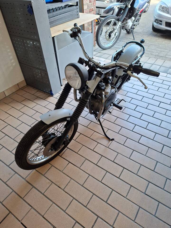 Image 2/10 of Triumph TR65 Thunderbird (1983)