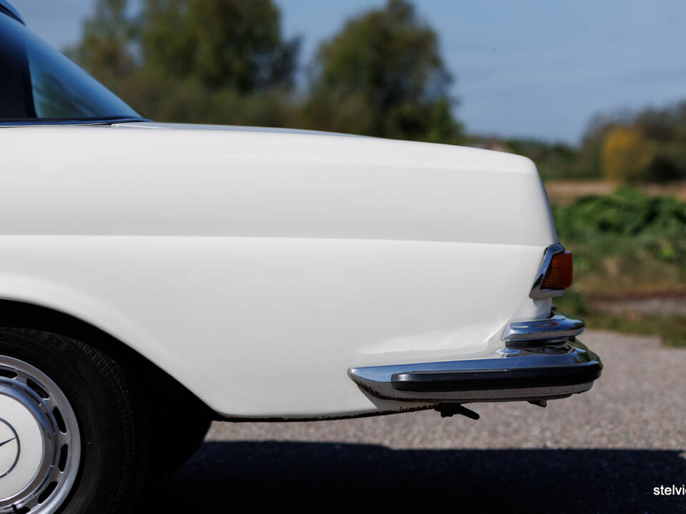 Image 22/38 of Mercedes-Benz 280 SE 3,5 (1970)