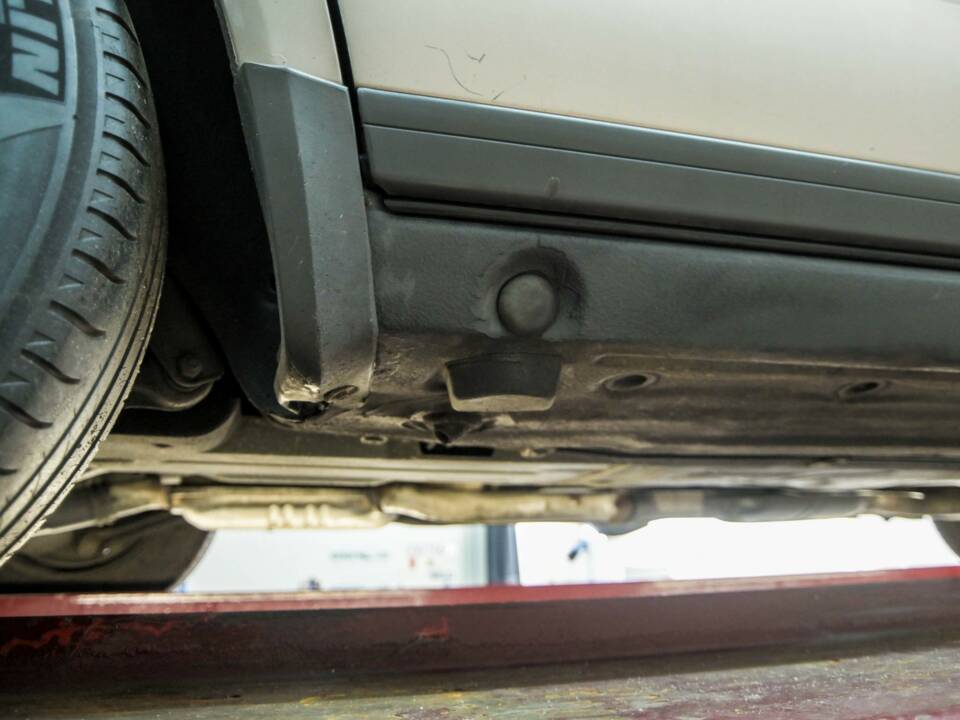 Image 48/50 of Mercedes-Benz 300 TD (1986)