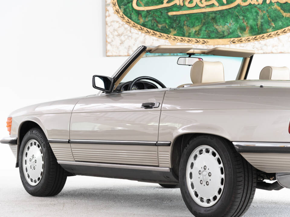 Image 25/47 de Mercedes-Benz 560 SL (1987)