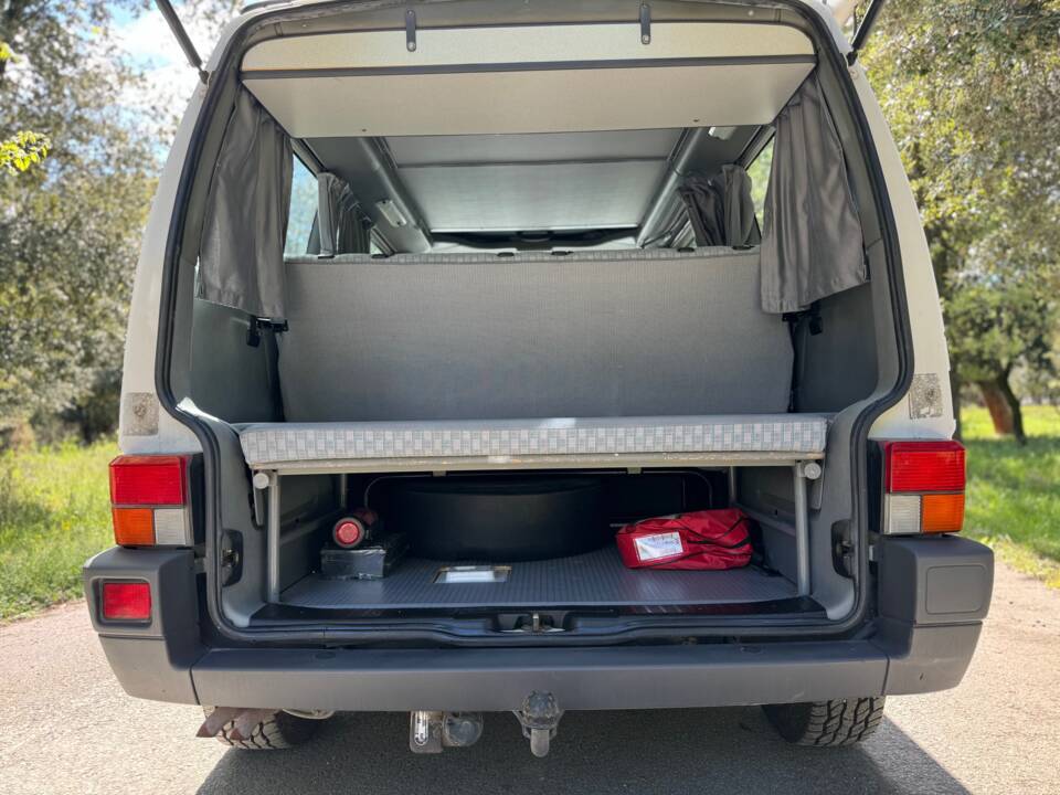 Immagine 14/36 di Volkswagen T4 Multivan 2.5 Syncro (1994)