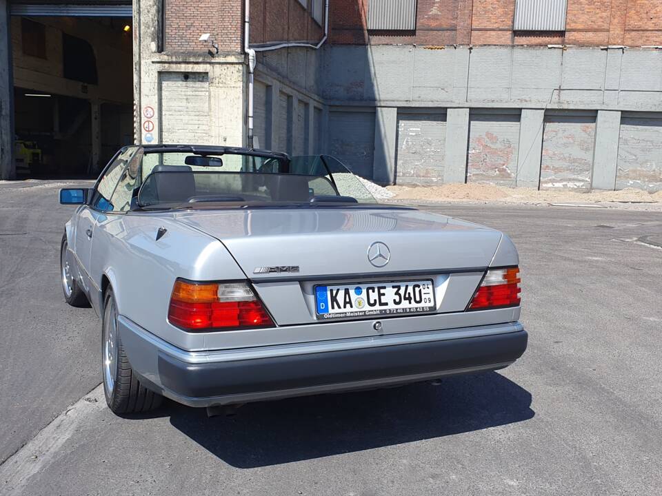Imagen 24/94 de Mercedes-Benz 300 CE-24 3.4 AMG (1992)
