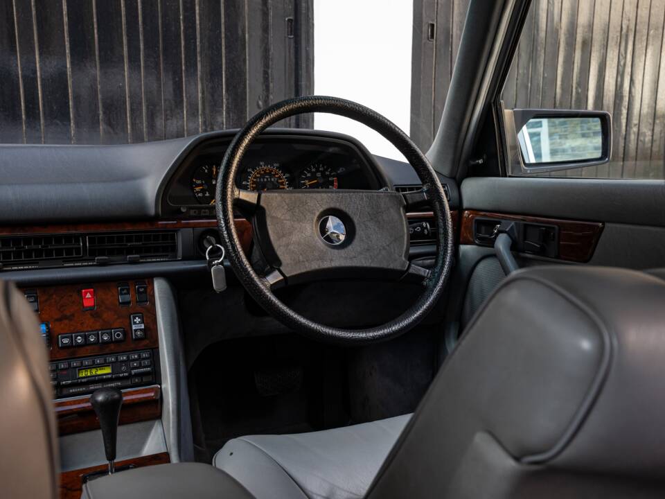 Bild 50/50 von Mercedes-Benz 500 SEL (1984)