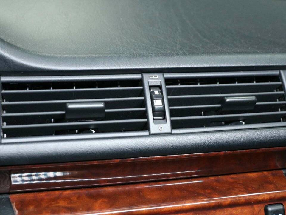 Bild 20/50 von Mercedes-Benz 300 E-24 (1992)