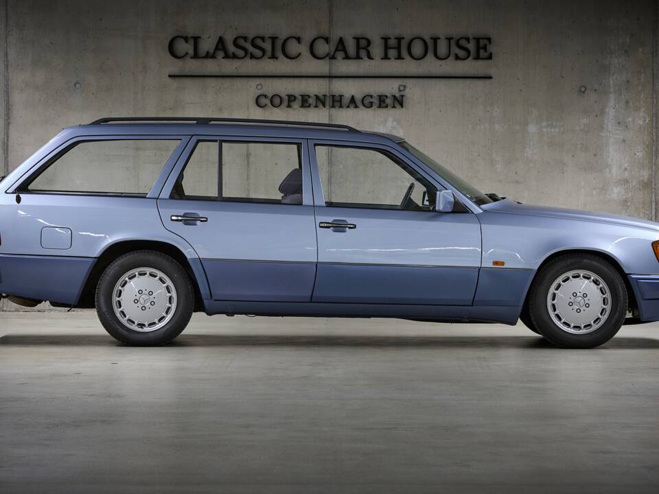 Image 12/100 of Mercedes-Benz 230 TE (1990)