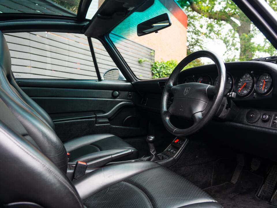 Image 47/60 of Porsche 911 Targa (1996)
