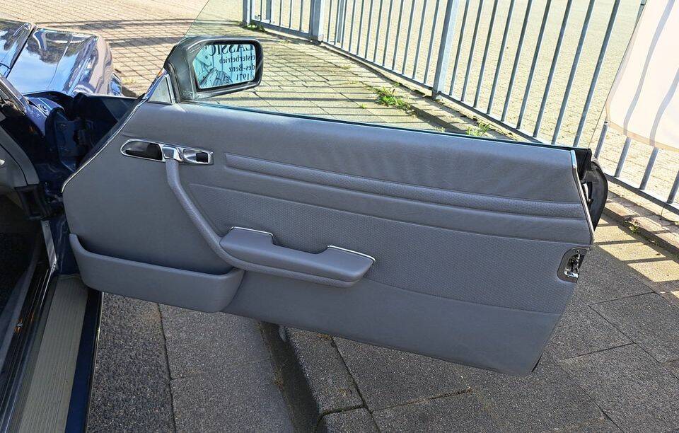 Afbeelding 12/34 van Mercedes-Benz 300 SL (1988)