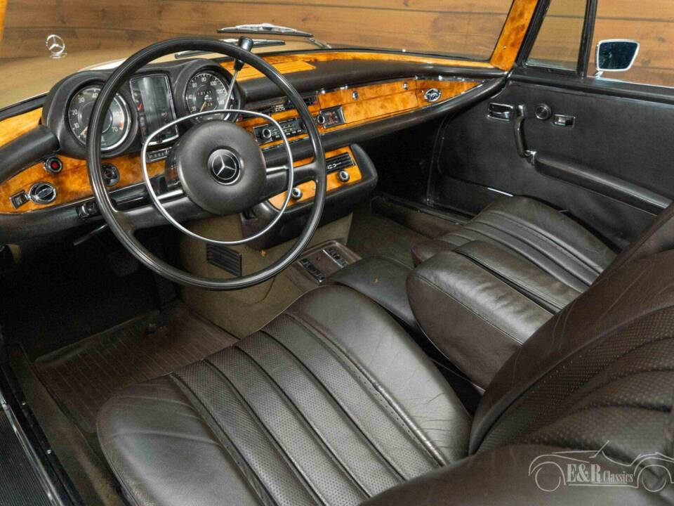 Immagine 6/19 di Mercedes-Benz 280 SE 3,5 (1971)