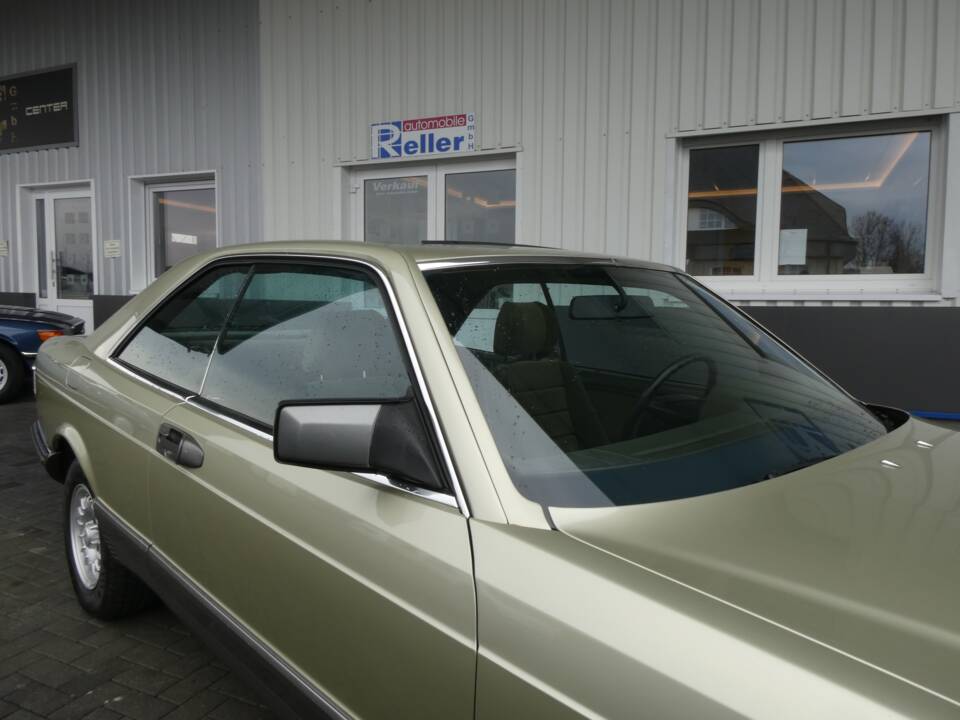 Image 17/23 of Mercedes-Benz 380 SEC (1982)