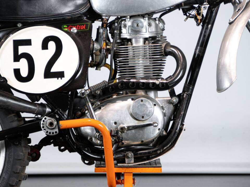 Bild 32/50 von BSA DUMMY (1974)