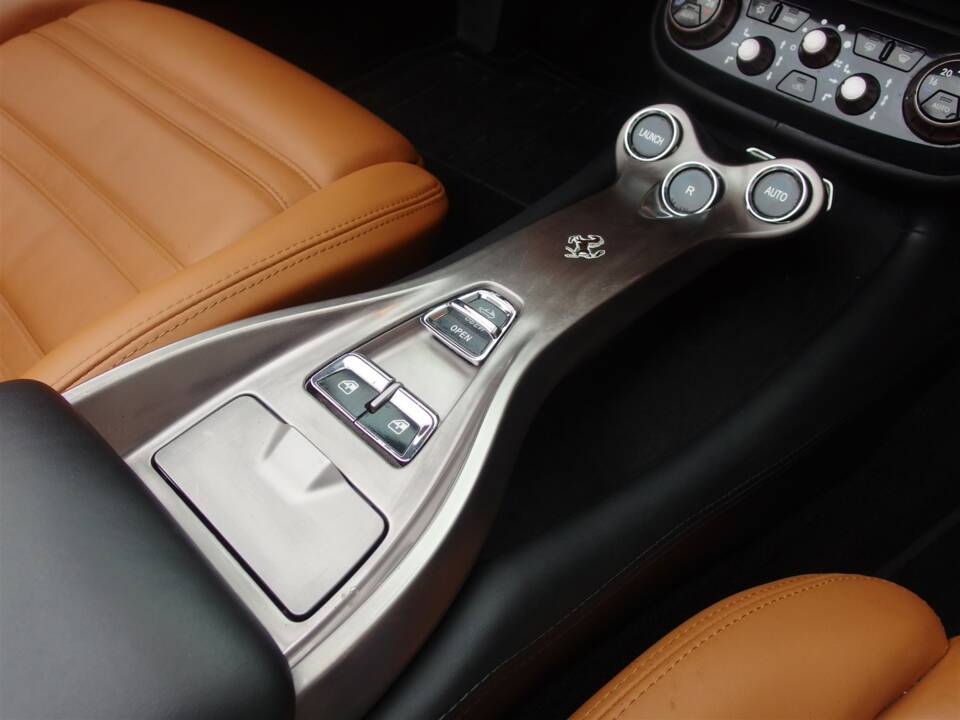 Image 52/99 of Ferrari California (2010)