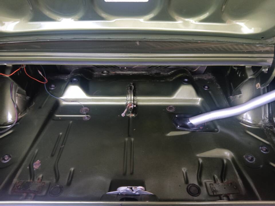 Image 23/36 of Dodge Challenger R/T (1970)