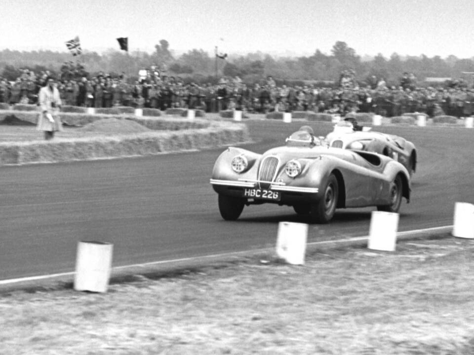 Image 14/50 of Jaguar XK 120 OTS (1950)