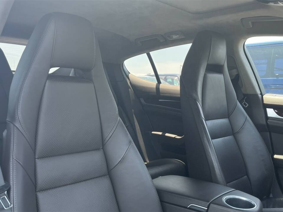 Image 65/91 of Porsche Panamera Turbo (2009)