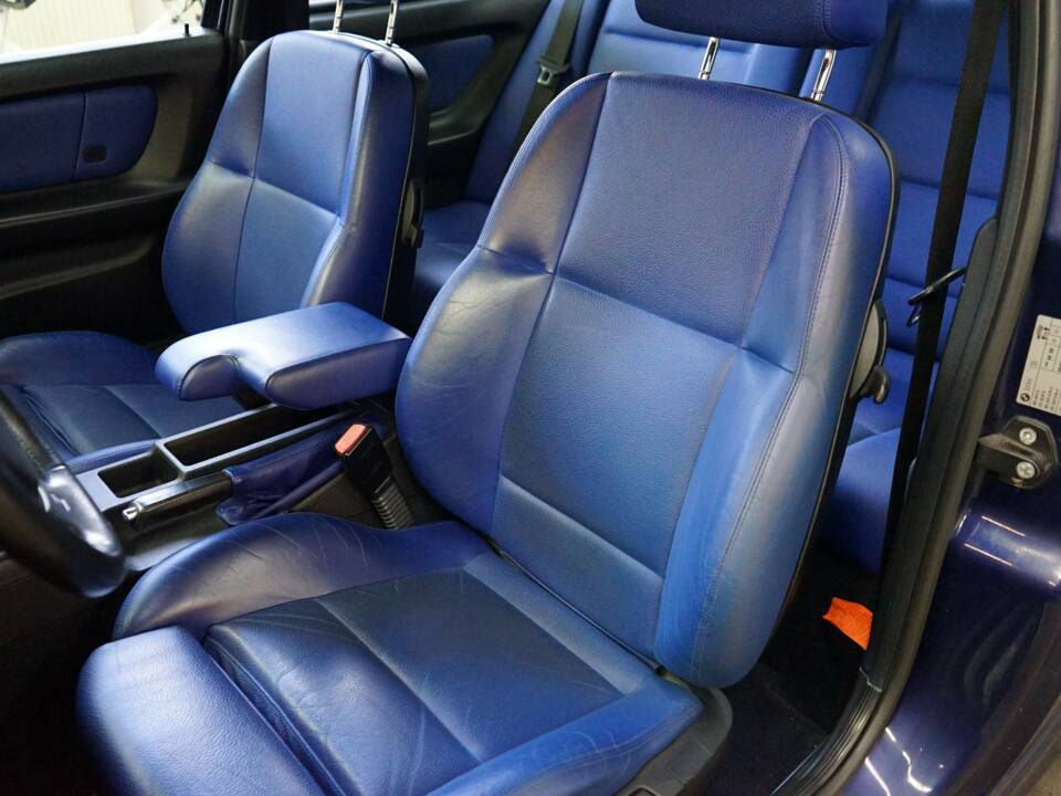 Image 29/33 of BMW 323ti Compact (1999)