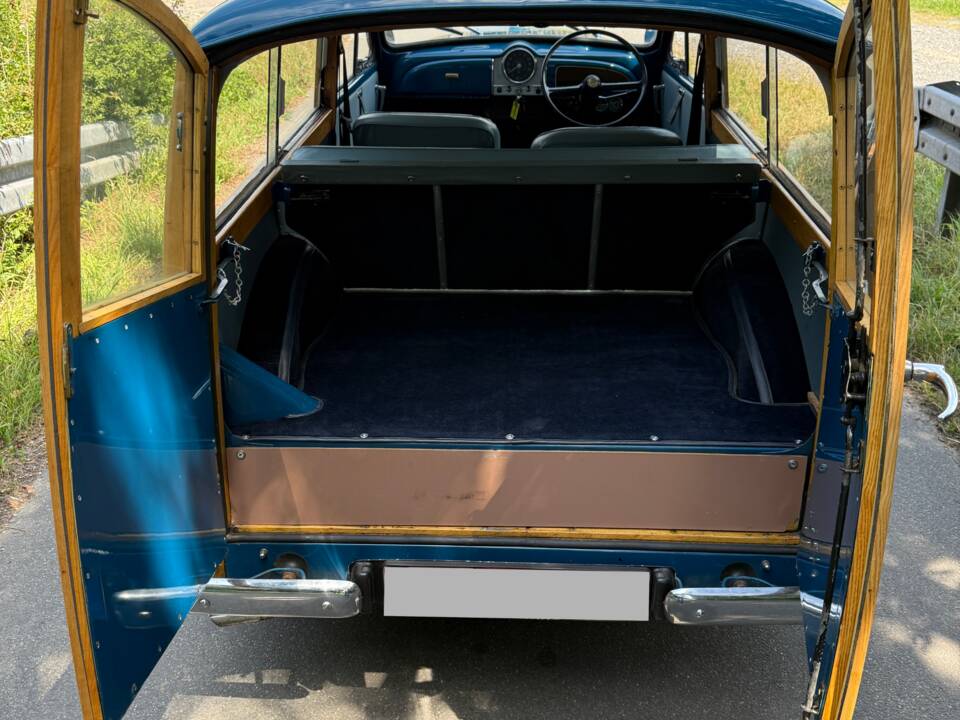 Immagine 4/22 di Morris Minor 1000 Traveller (1970)