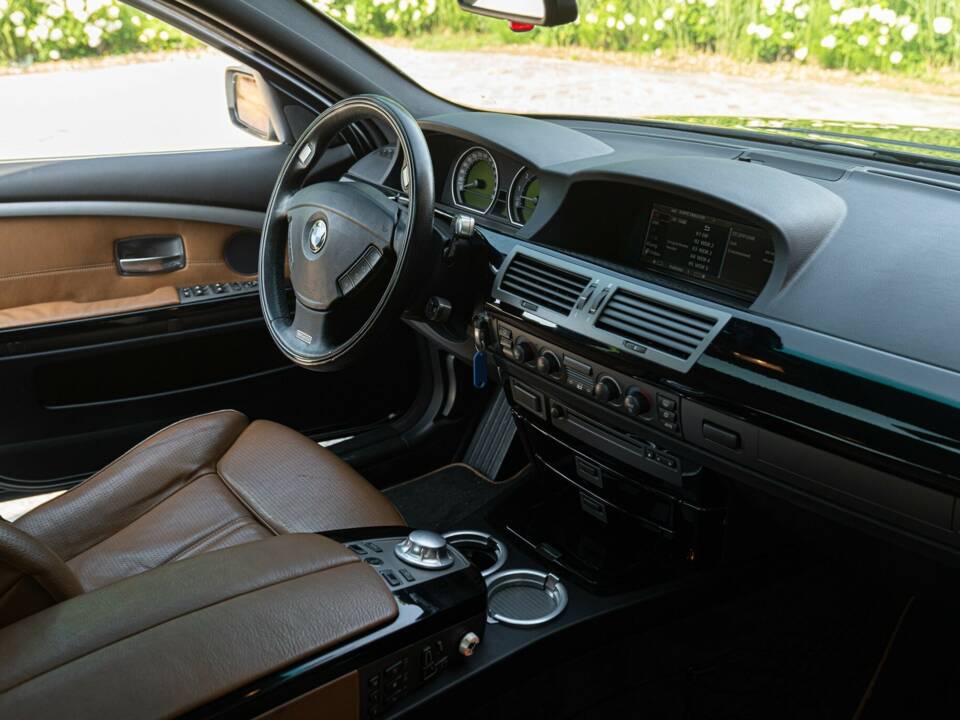 Image 25/50 de BMW 745Li (2001)