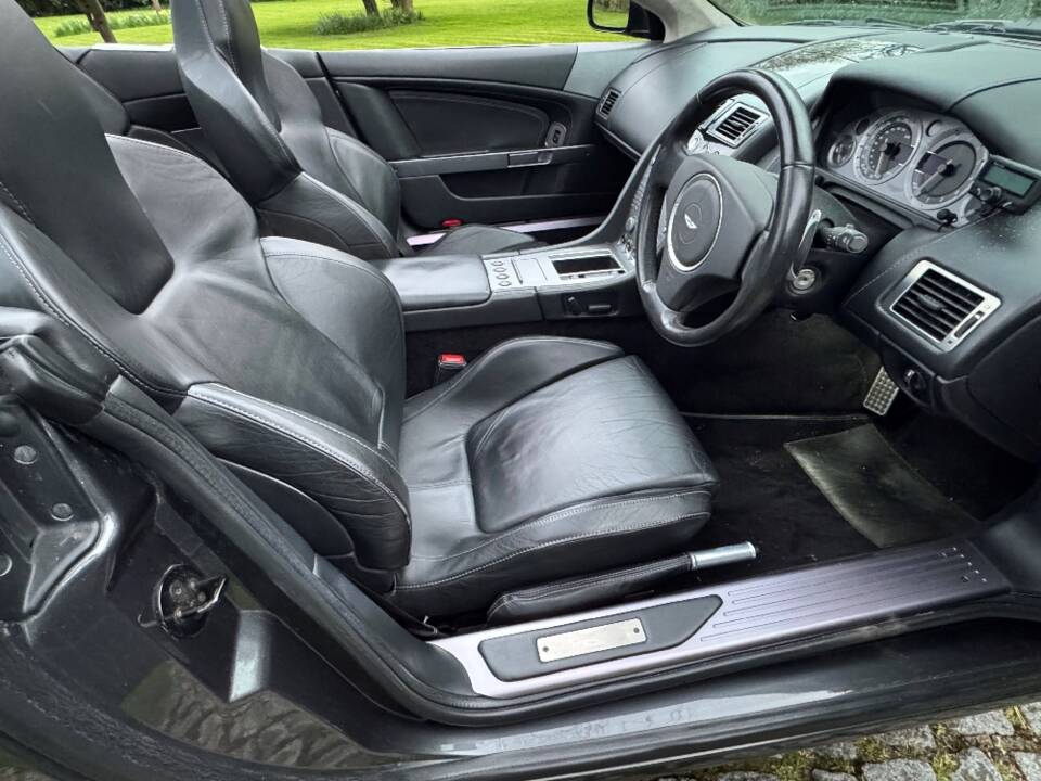Image 17/25 of Aston Martin DB 9 Volante (2005)