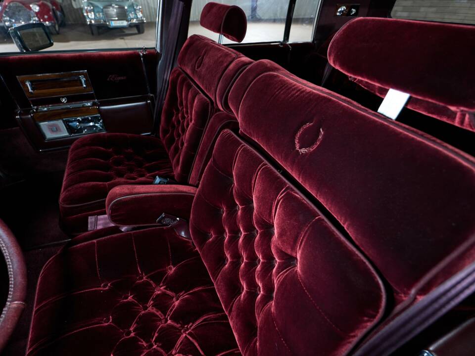 Image 39/58 of Cadillac Brougham Elegance (1988)
