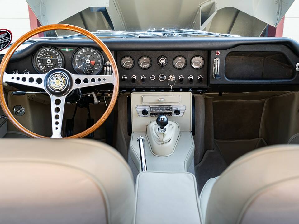 Bild 95/102 von Jaguar E-Type 4.2 (1966)