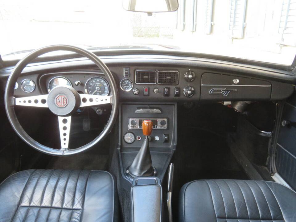 Image 10/18 of MG MGB GT (1972)