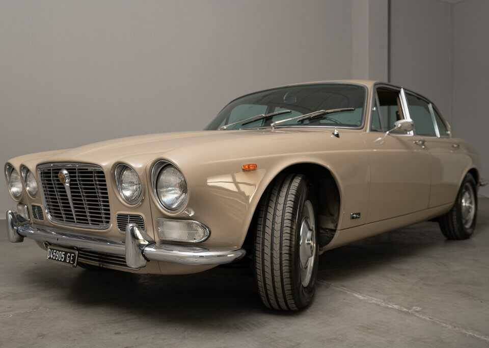 Image 1/31 of Jaguar XJ 6 2.8 (1970)