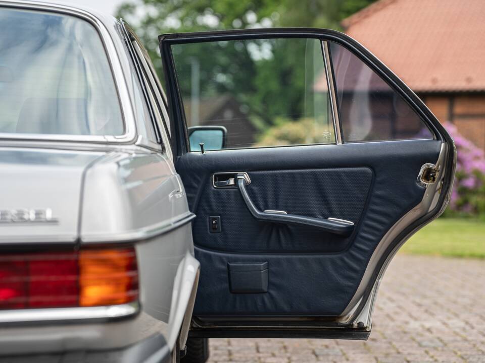 Bild 48/83 von Mercedes-Benz 300 D Turbodiesel (1983)