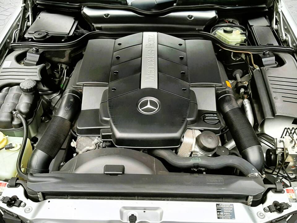 Image 16/19 of Mercedes-Benz SL 500 (2000)