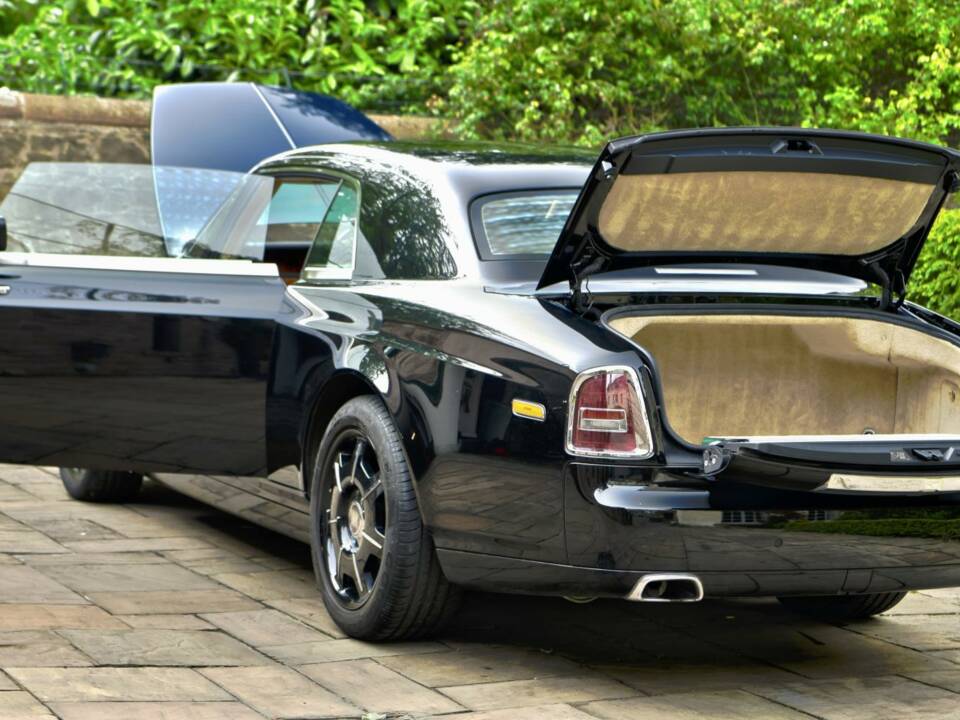 Immagine 20/50 di Rolls-Royce Phantom Coupé (2010)
