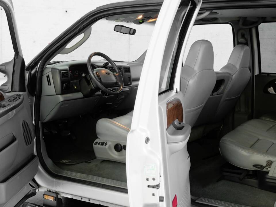 Image 20/41 de Ford F-350 Super Duty (2004)