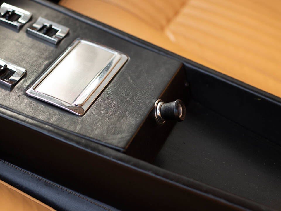 Image 24/40 of Ferrari 365 GT 2+2 (1969)