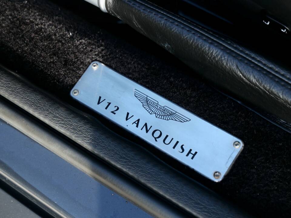 Image 25/50 of Aston Martin V12 Vanquish (2003)