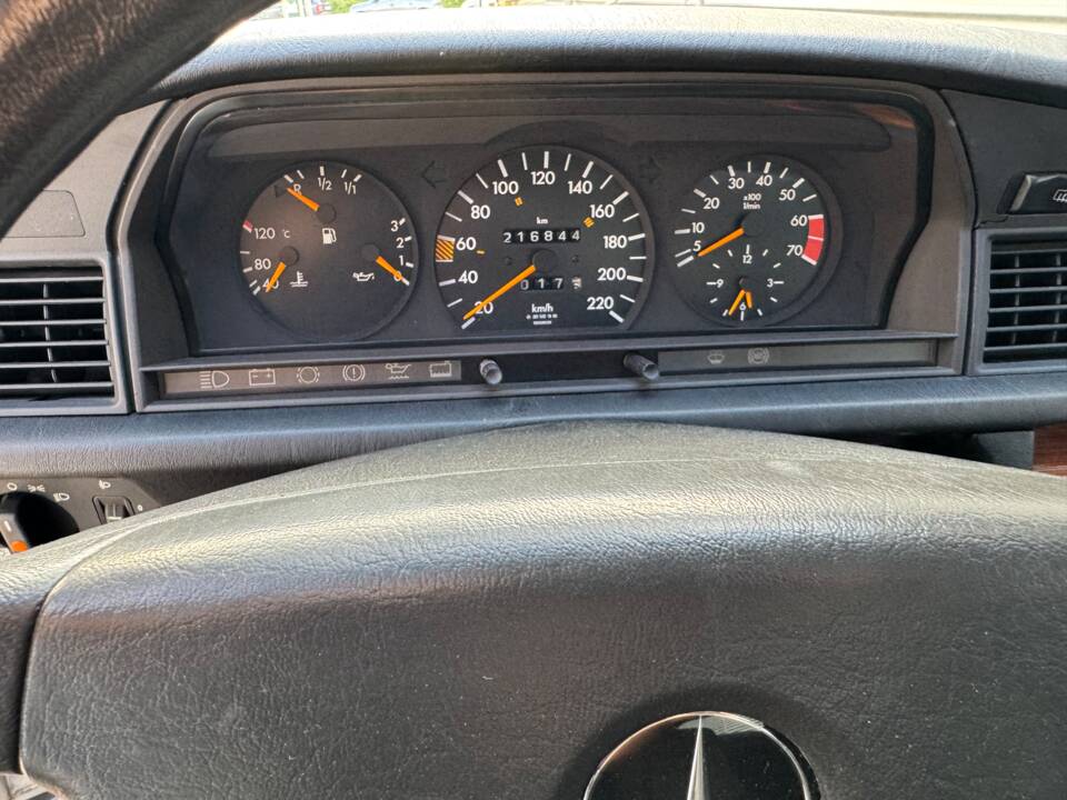 Bild 15/41 von Mercedes-Benz 190 E 2.0 (1992)