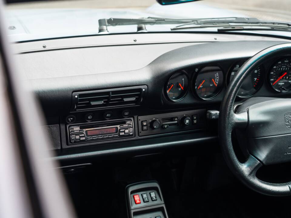 Image 22/60 of Porsche 911 Targa (1996)