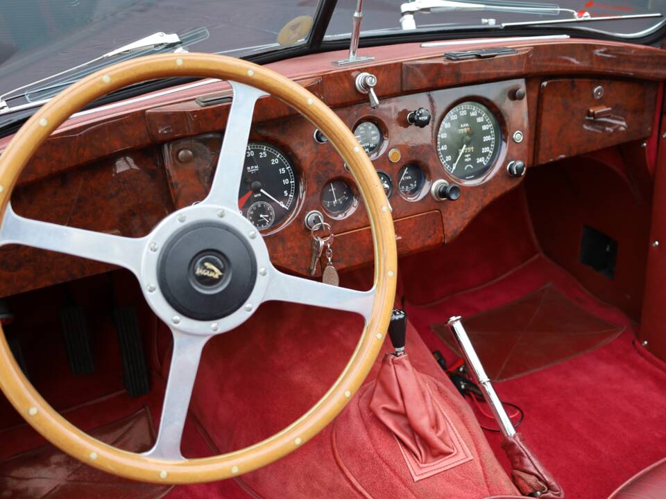 Afbeelding 6/23 van Jaguar XK 140 DHC (1956)