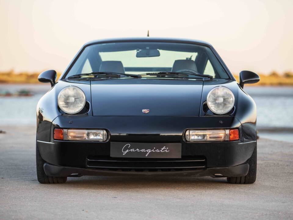 Image 14/63 of Porsche 928 GTS (1994)