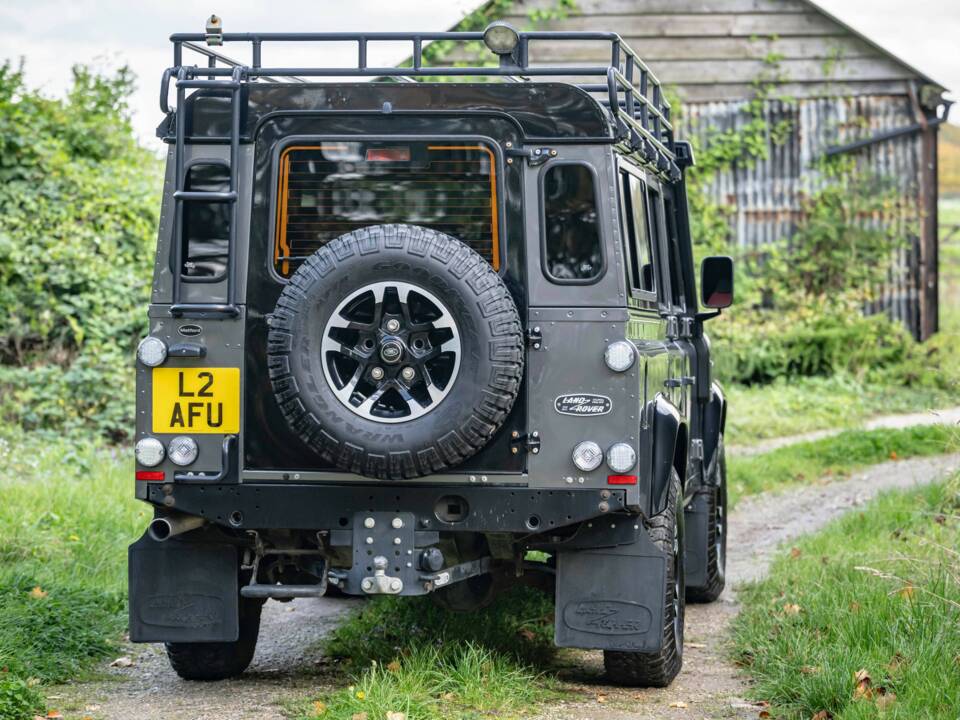 Bild 8/8 von Land Rover Defender 110 (2015)