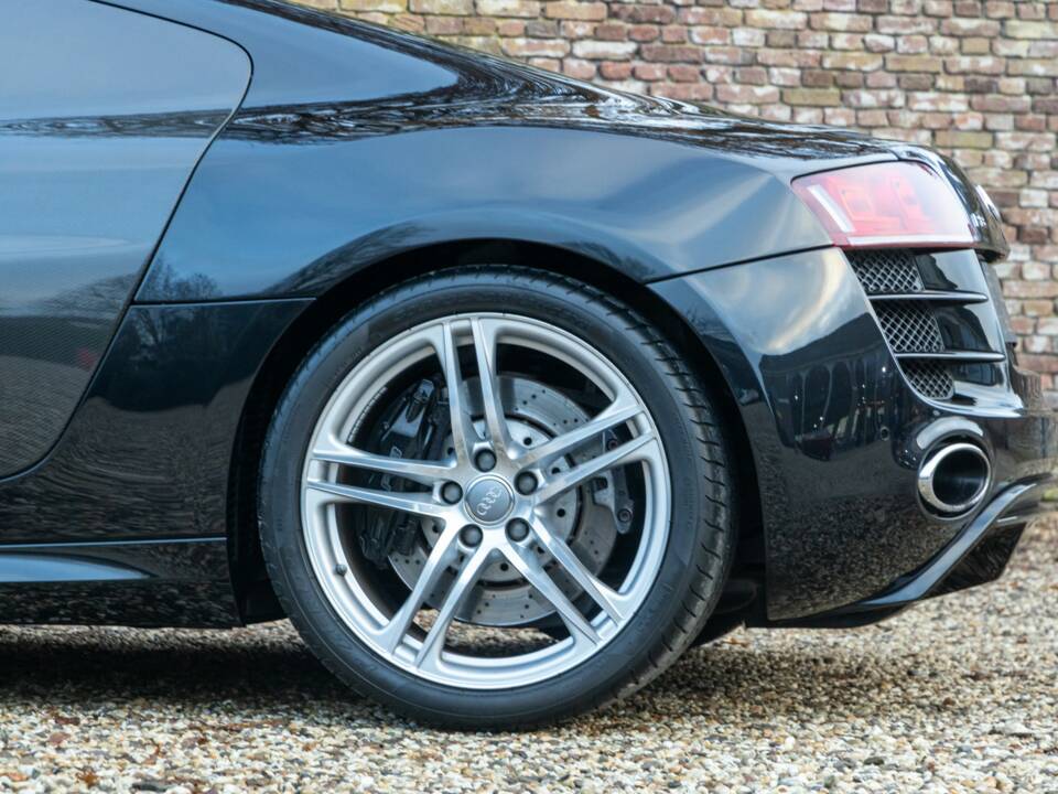 Image 32/50 de Audi R8 V10 (2011)